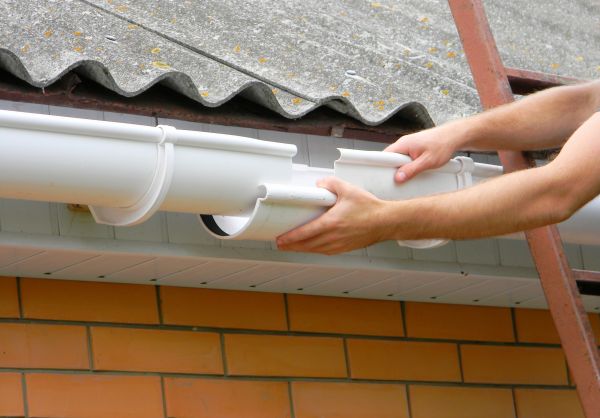 Cost of Gutter Hanging in Beloit